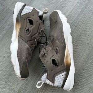 Women’s Reebok Furylite Running Sneaker (size 11) olive green